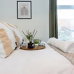 Keith House - Air Host & Stay - Free Parking