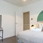 Keith House - Air Host & Stay - Free Parking
