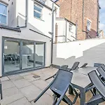 Serviced Accommodation 5 Bedroom Holiday House