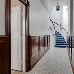 Large City Centre Apartment - Georgian Townhouse- Rodney St