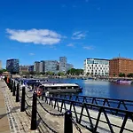 Luxury Boat Stay Liverpool Sleeping 6 Wifi