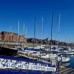 Luxury Boat Stay Liverpool Sleeping 6 Wifi