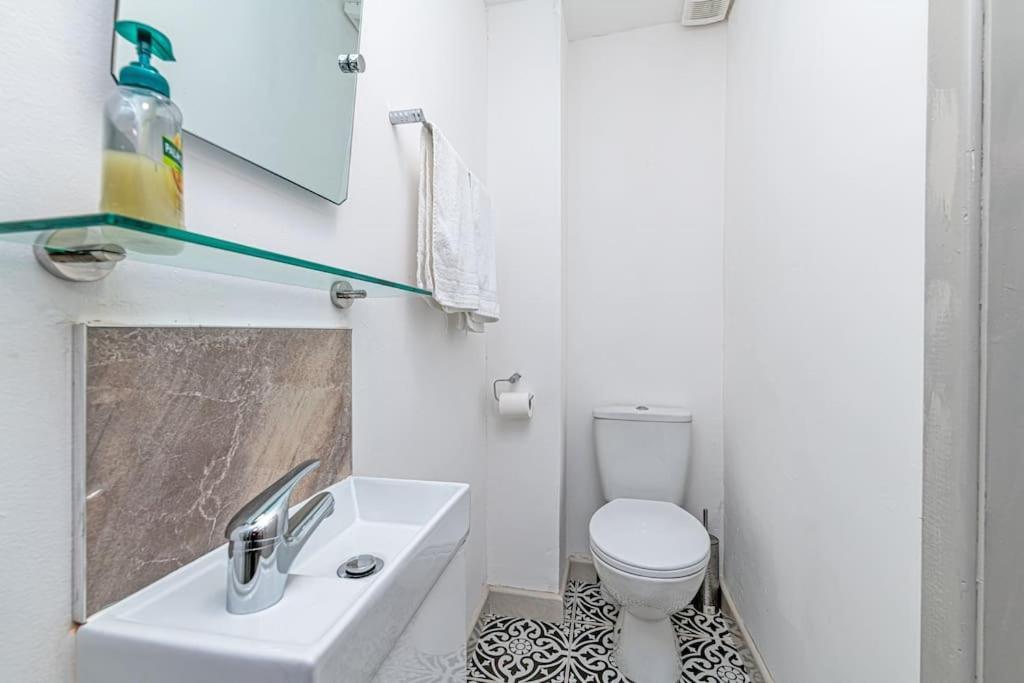 Serviced 5 Bedroom Holiday House Holiday home Liverpool
