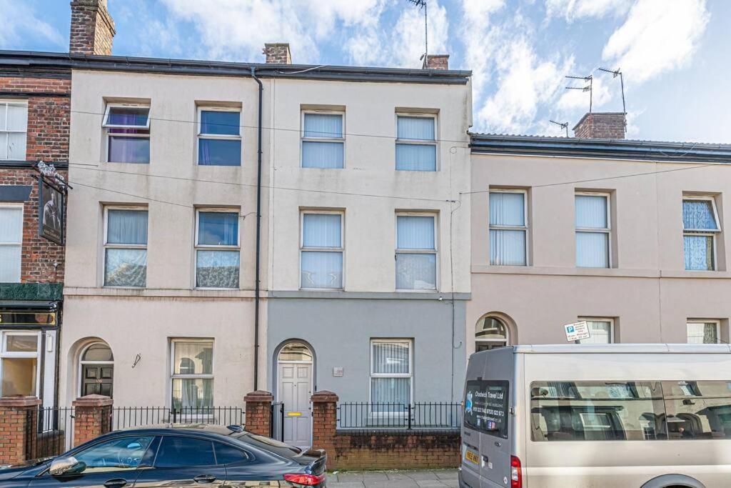 Serviced 5 Bedroom Holiday House * Liverpool