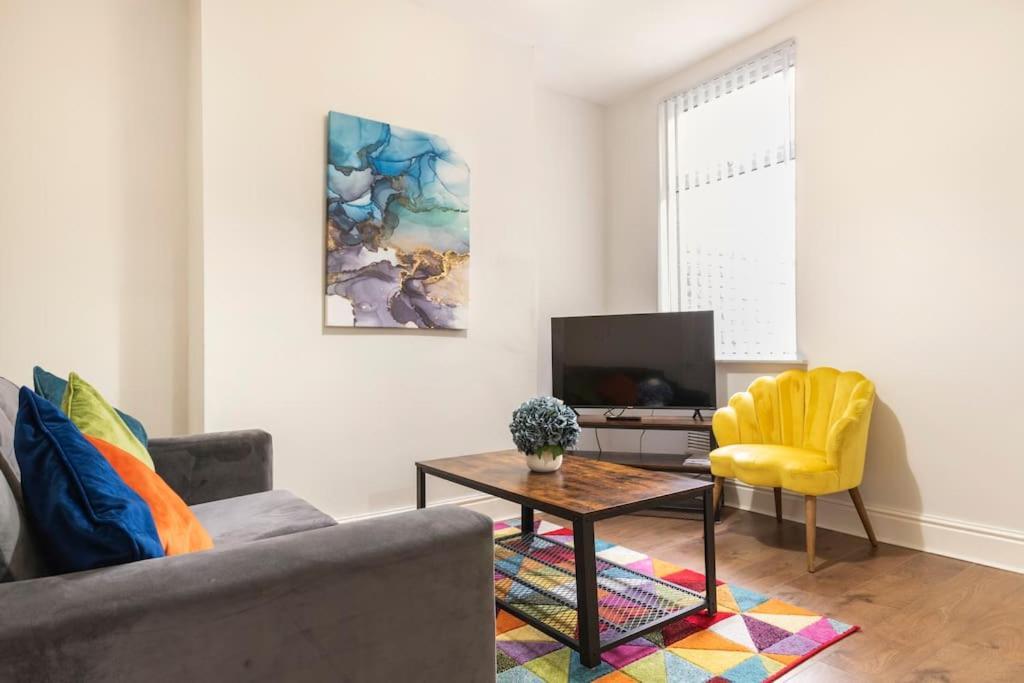 3-bedroom In L15 With Free Parking