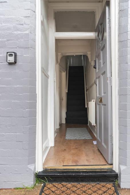 Apartment 3-bedroom In L15 With Free Parking Liverpool