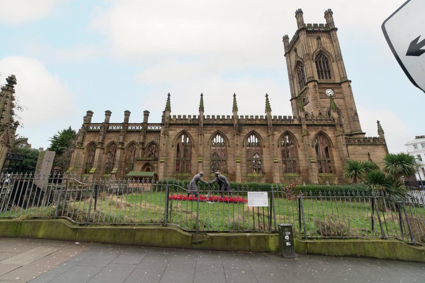 Next To Historic Bombed-out Church! Centre Apartment *