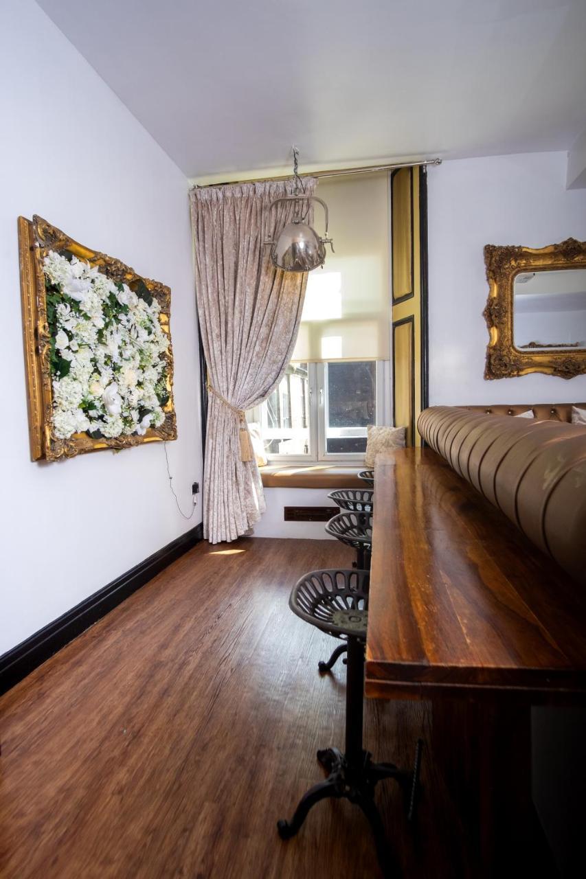 Signature Living Bold Street