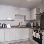 Modern 1 Bedroom Apartment In Liverpool