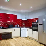 Lennon Suite 4 Bedrooms, 4 Bathrooms