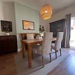 2025 Award Winner Liverpool Strawberry House - 3 Bedrooms