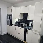 City Centre - Comfy 6 Beds - Up To 30 Percent Off - Contractors Delight