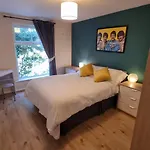 Cosy 2Br Modern Apt With Free Parking