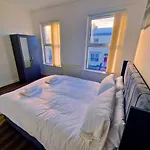 Beautiful Home Near Lfc Stadium