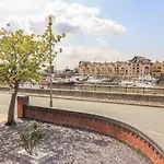 6 Navigation Wharf