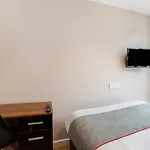 Oyo Vincent Apartments