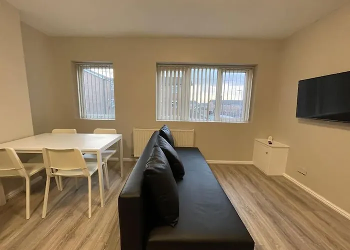 Hosted By Ryan - 1 Bedroom Apartment