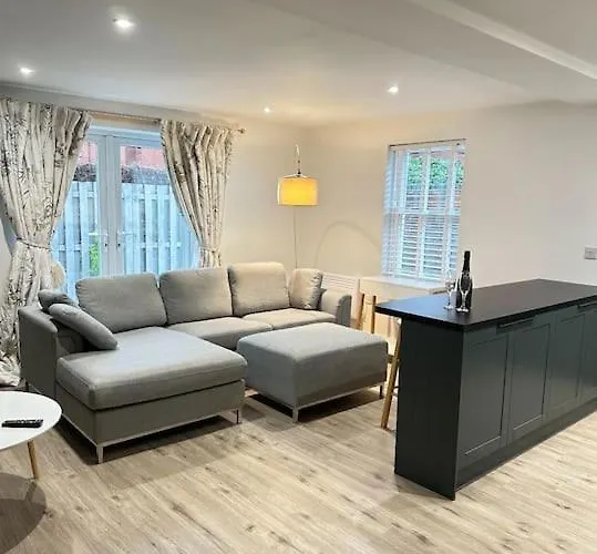 Gorgeous 2 Bed Apartment With Free Parking Near, Sefton Park, Palm House, Lark Lane, Liverpool And Everton Football Clubs