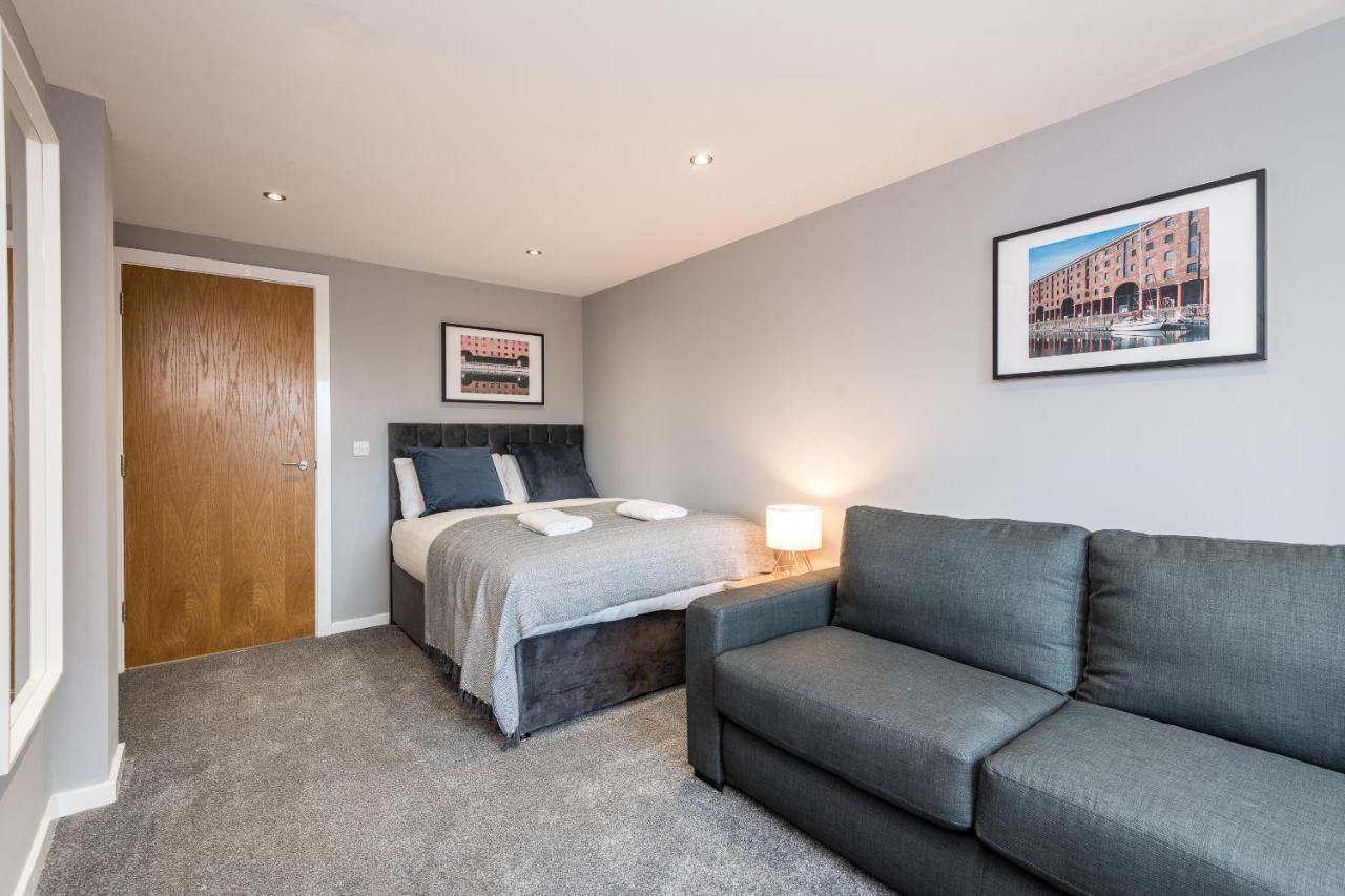 Host - Contemporary 3 Bed Apt With Balcony - Perfect For Long Stays Apartment