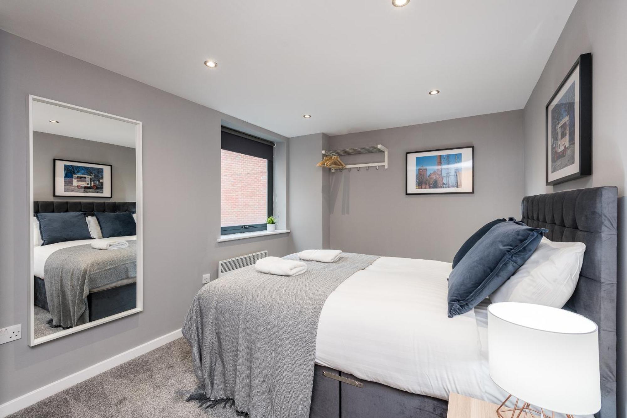 Apartment Host - Contemporary 3 Bed Apt With Balcony - Perfect For Long Stays Liverpool