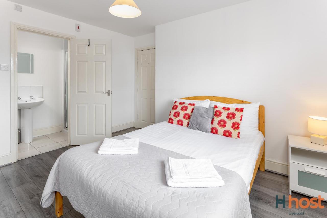 Guest house Host - In A Spacious Coliving And Coworking With Garden, And Parking Close To Centre Liverpool