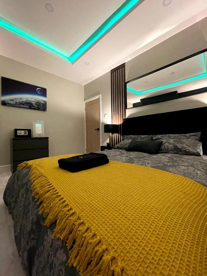 Immaculate Modern With Parking - Sleeps 8 - Liverpool