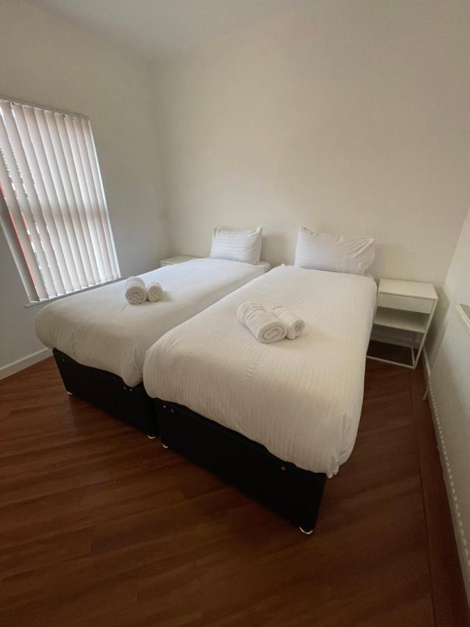 Ryan Air I Bnb - 2 Bedroom House With Free Parking