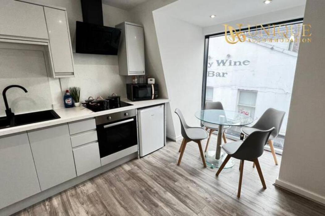 Unique - Luxury 2 Bed , Perfect For Business & Families, Book Now Apartment