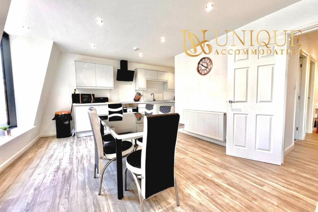 Unique - Luxury 2 Bed , Perfect For Business & Families, Book Now