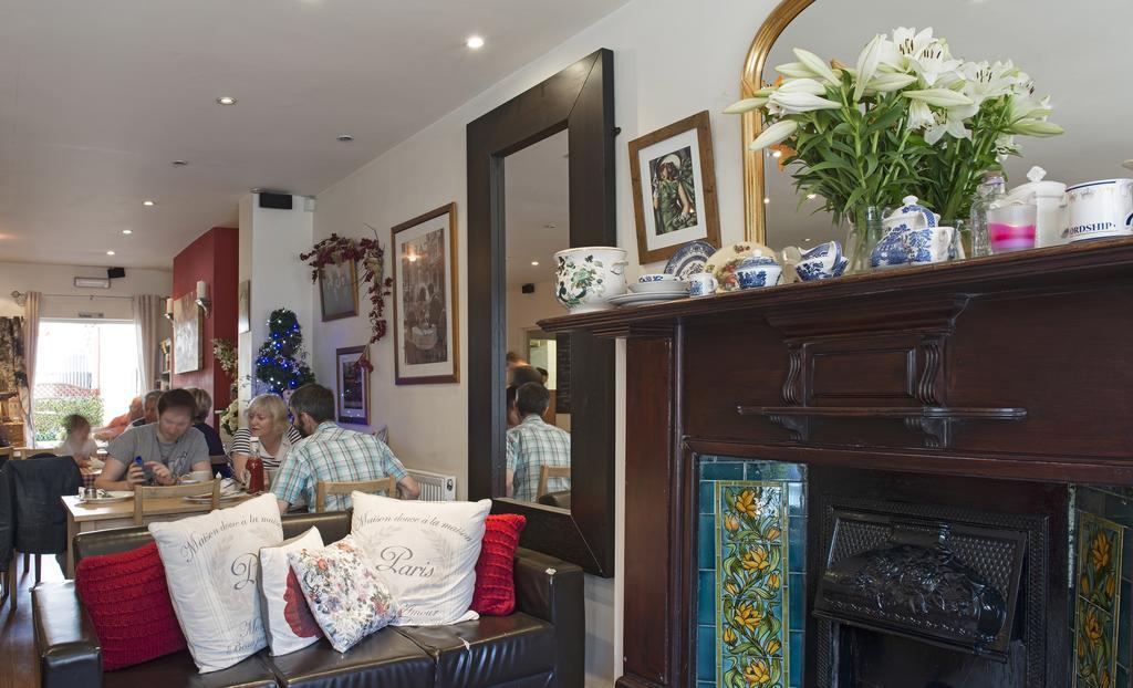Cargo Cafe Bed & Breakfast 3*