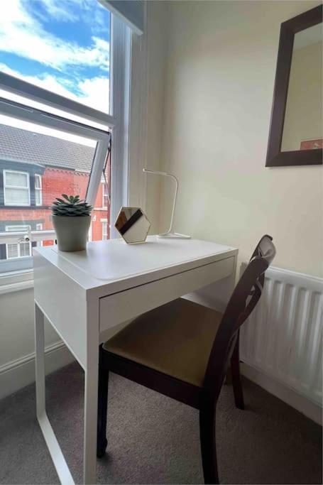 2025 Award Winner Strawberry House - 3 Bedrooms * Liverpool