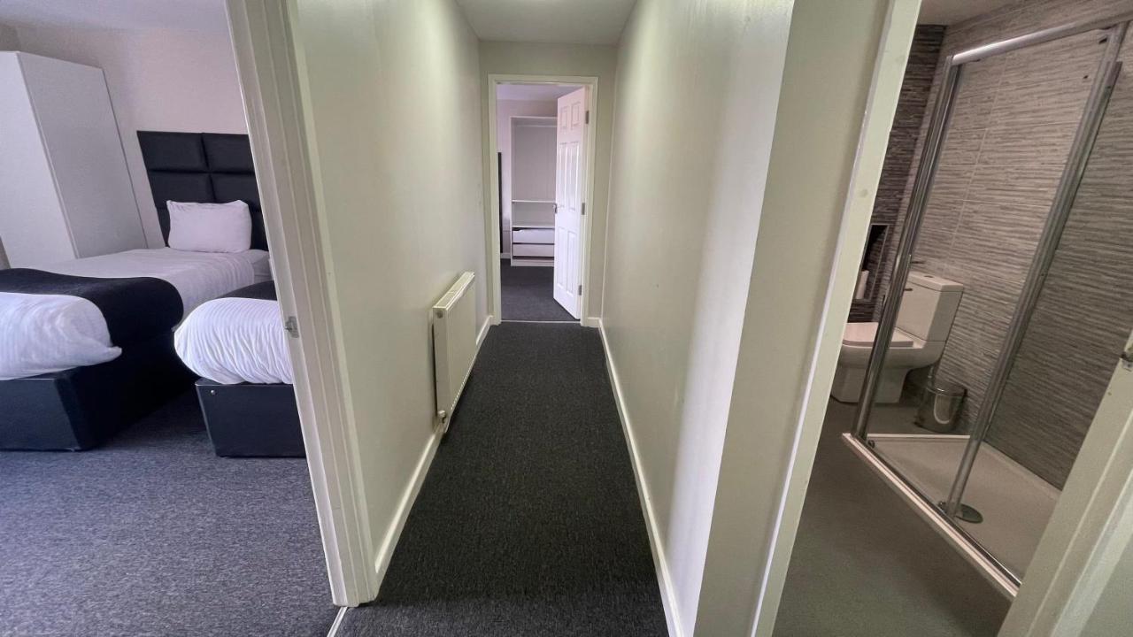 Hosted By Ryan - 2 Bedroom Liverpool