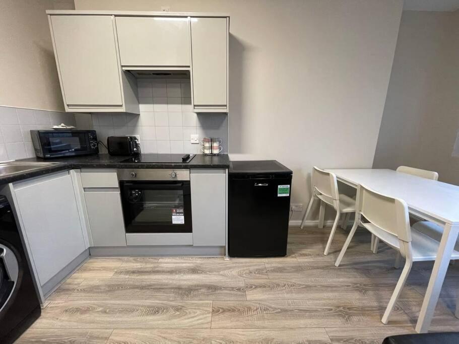 Hosted By Ryan - 1 Bedroom Liverpool