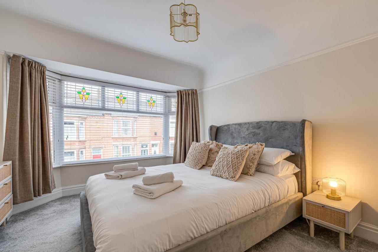 Elegant 3 Bed House Near Centre *