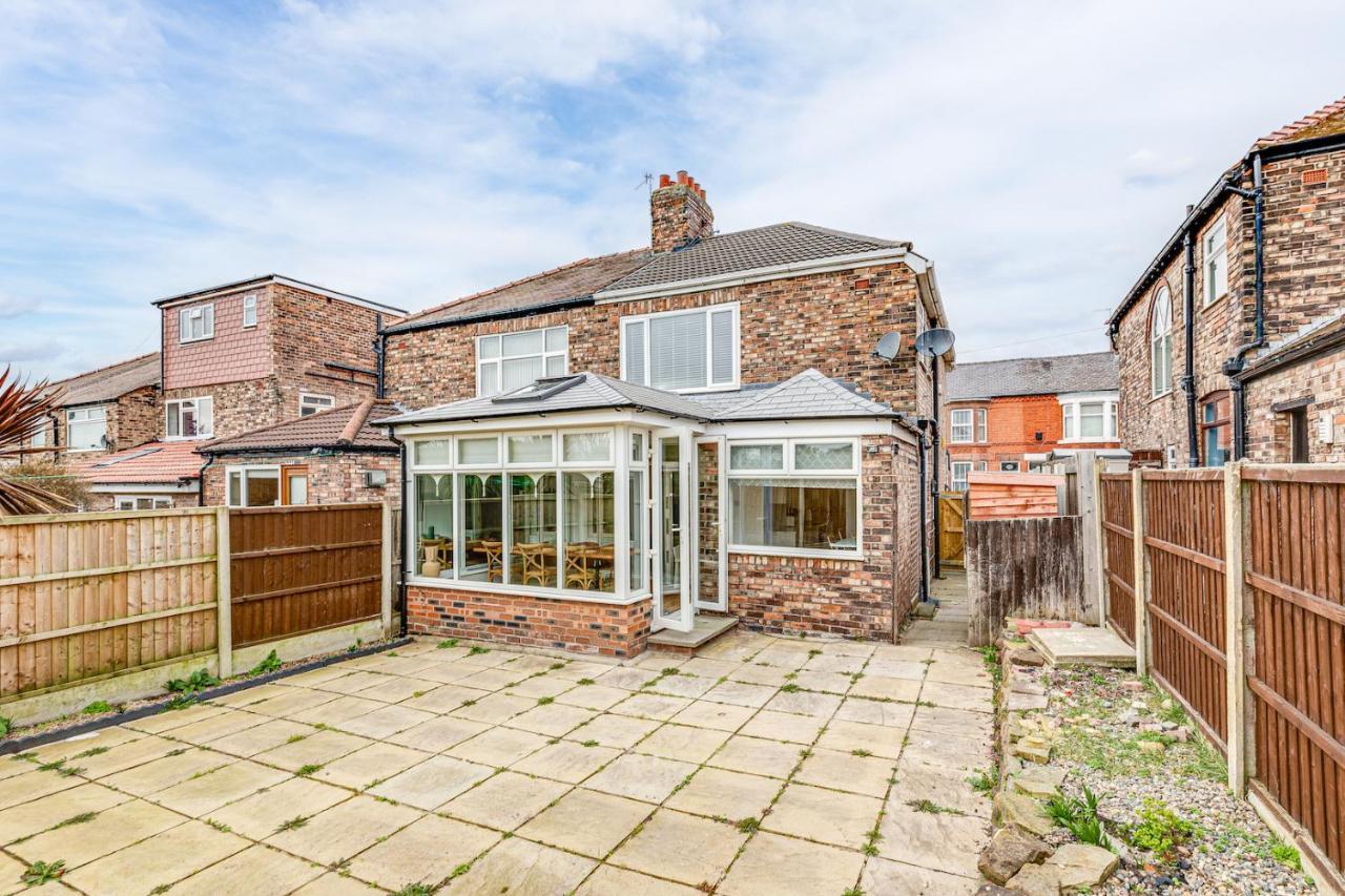 Elegant 3 Bed House Near Centre Holiday home Liverpool