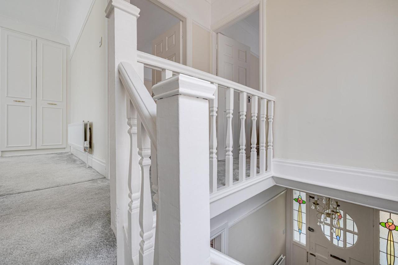 Elegant 3 Bed House Near Centre *