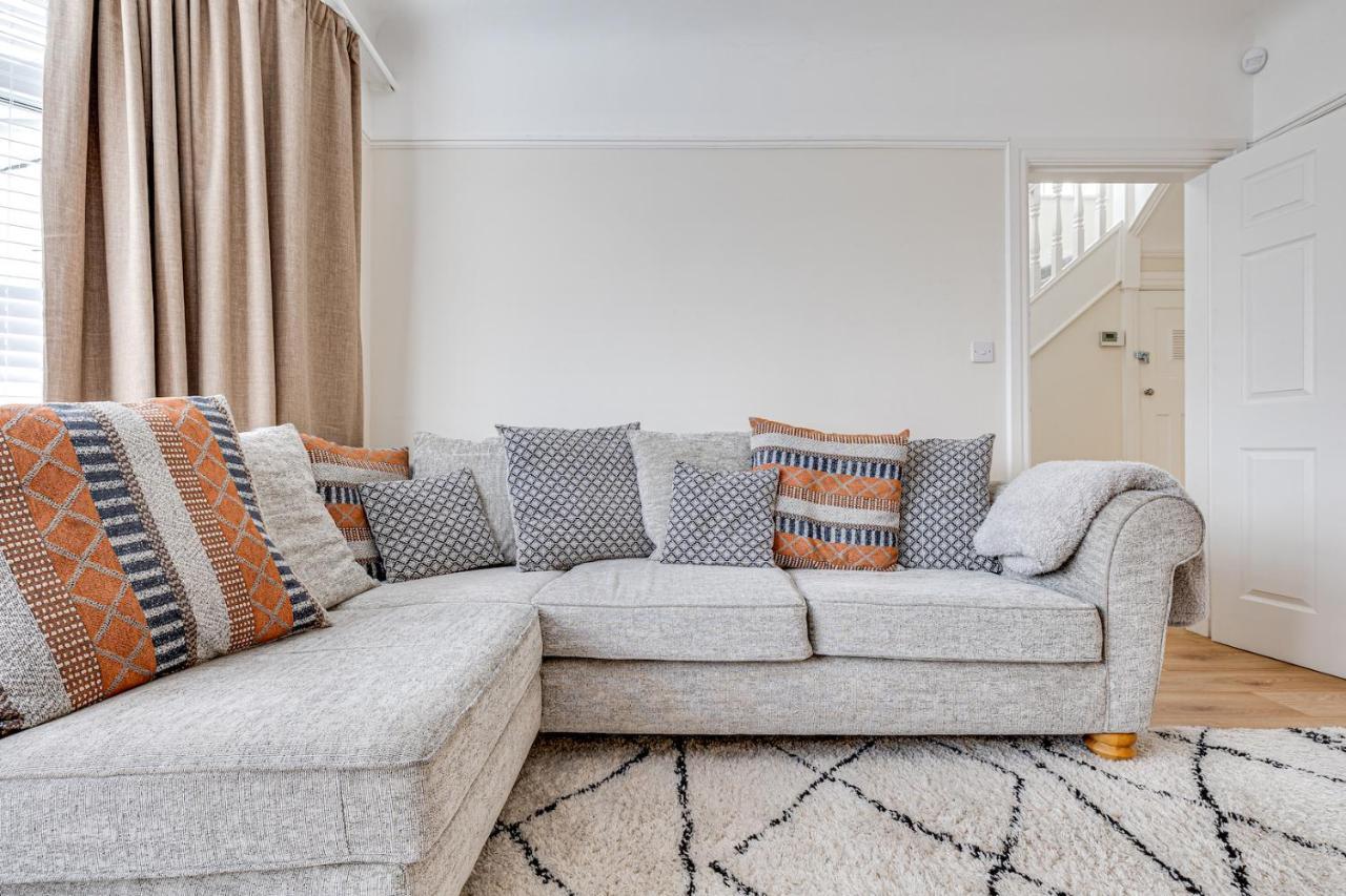 Elegant 3 Bed House Near Centre Holiday home Liverpool