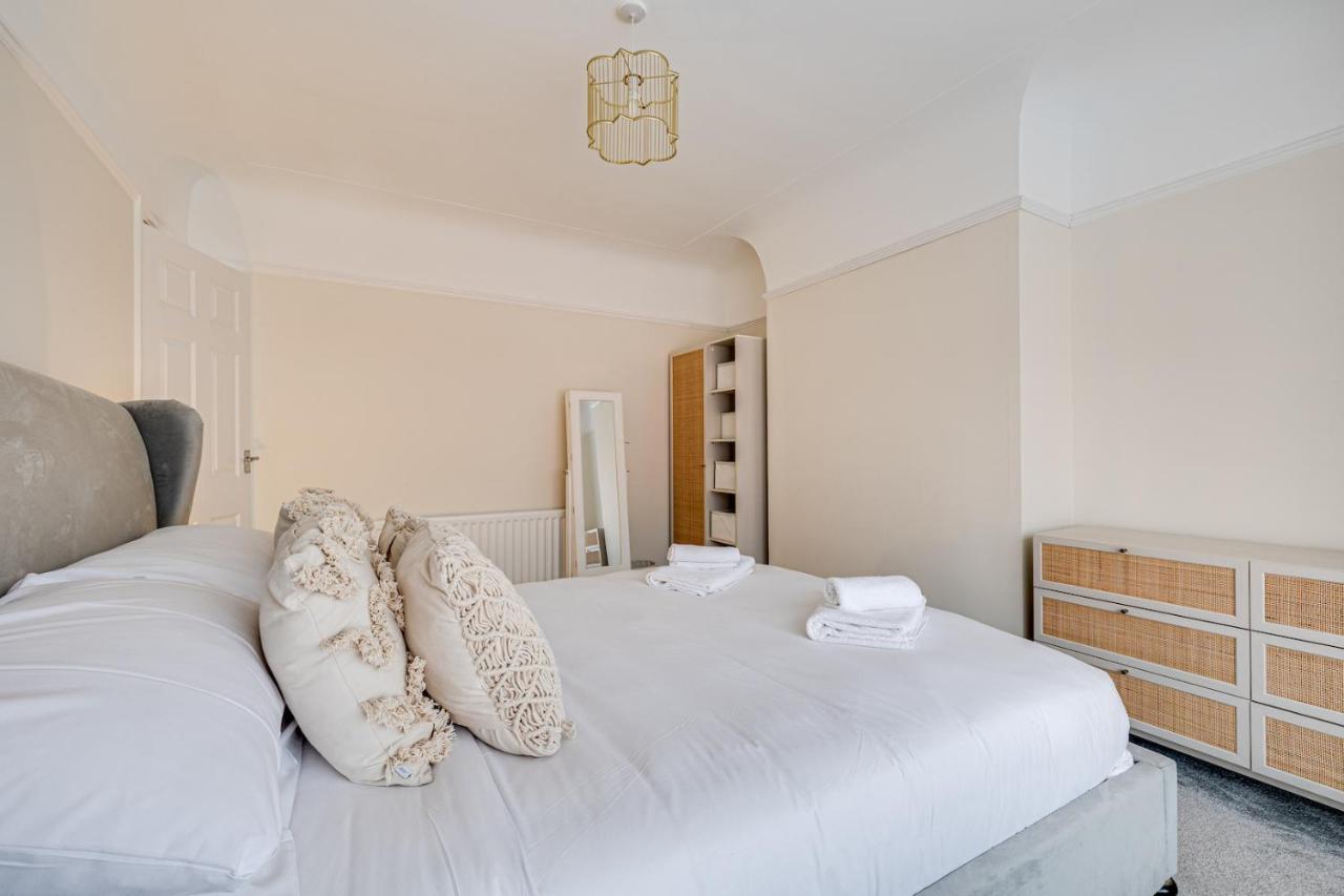 Elegant 3 Bed House Near Centre Holiday home