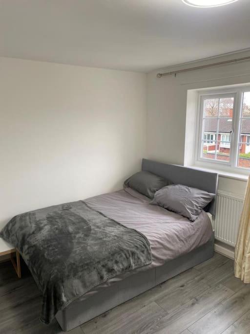 2 Bed House Sleeps 4-5 Holiday home