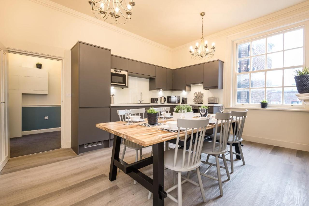 Holiday home Host & - The Rodney Townhouse