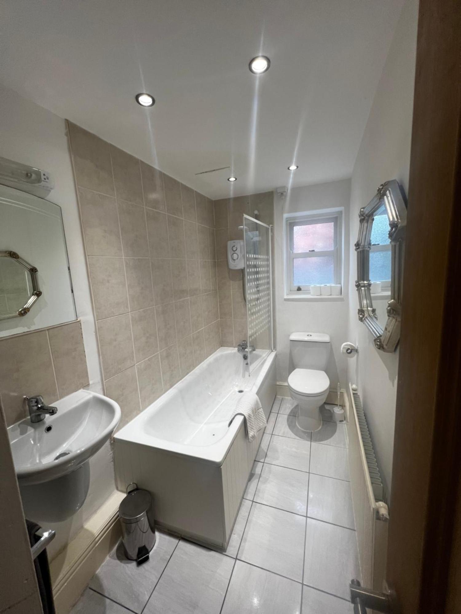 No 3 - Large 1 Bed Near Sefton Park And Lark Lane *