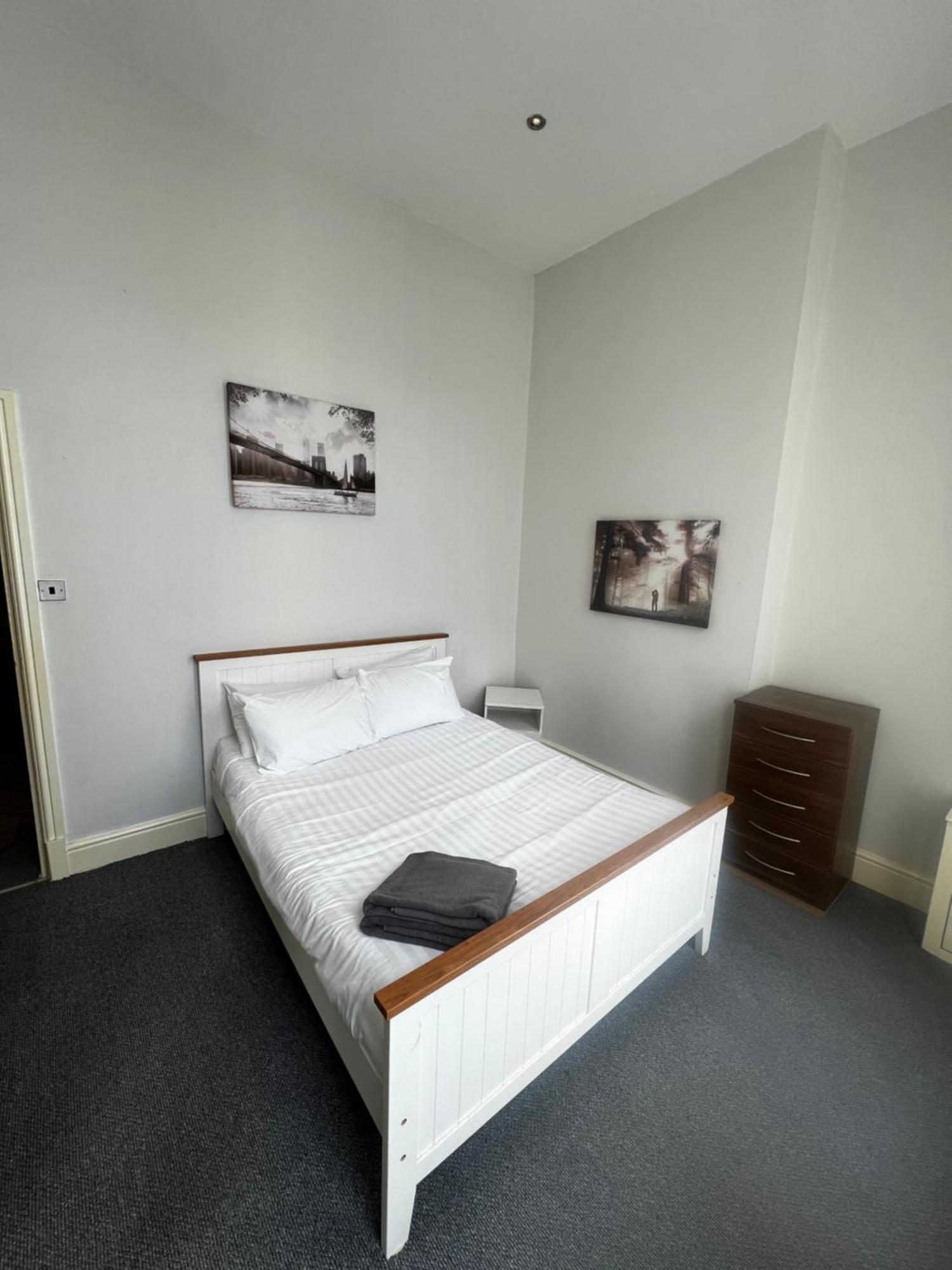 No 3 - Large 1 Bed Near Sefton Park And Lark Lane
