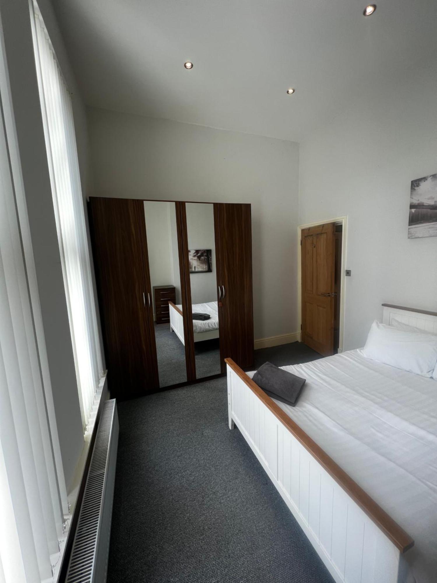 No 3 - Large 1 Bed Near Sefton Park And Lark Lane Liverpool