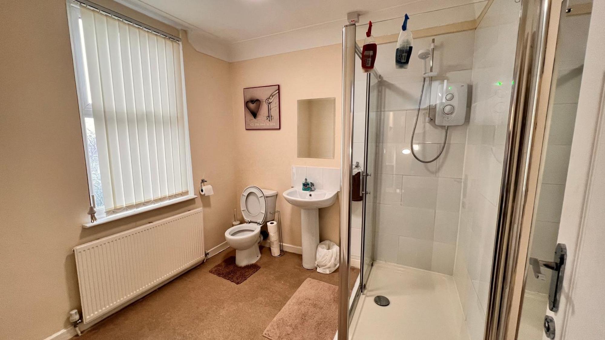 Guest house Castle 86-88 Sheil Rd L6 3af Liverpool