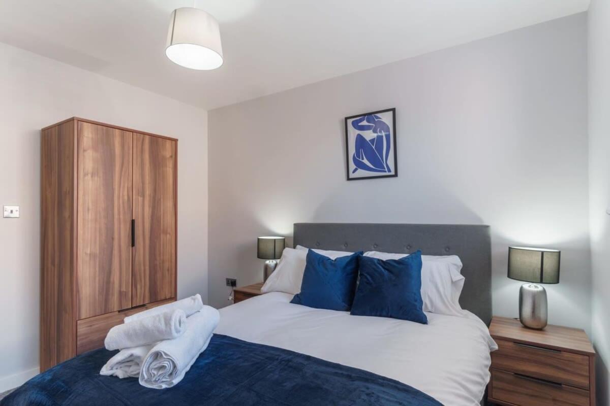 Modern 1 Bedroom In Apartment