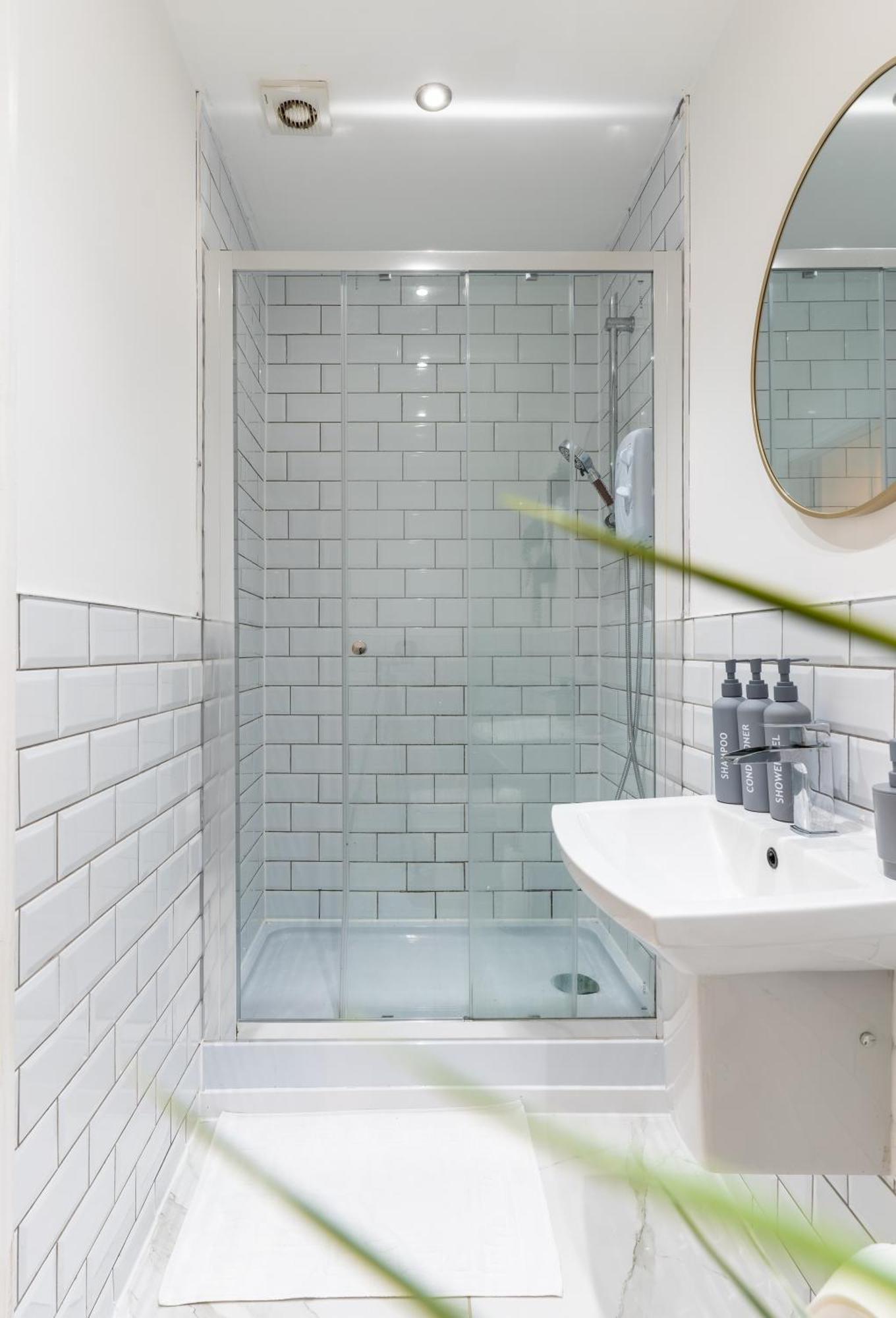 Hackins Hey Stylish Central Duplex - Quiet & Convenient