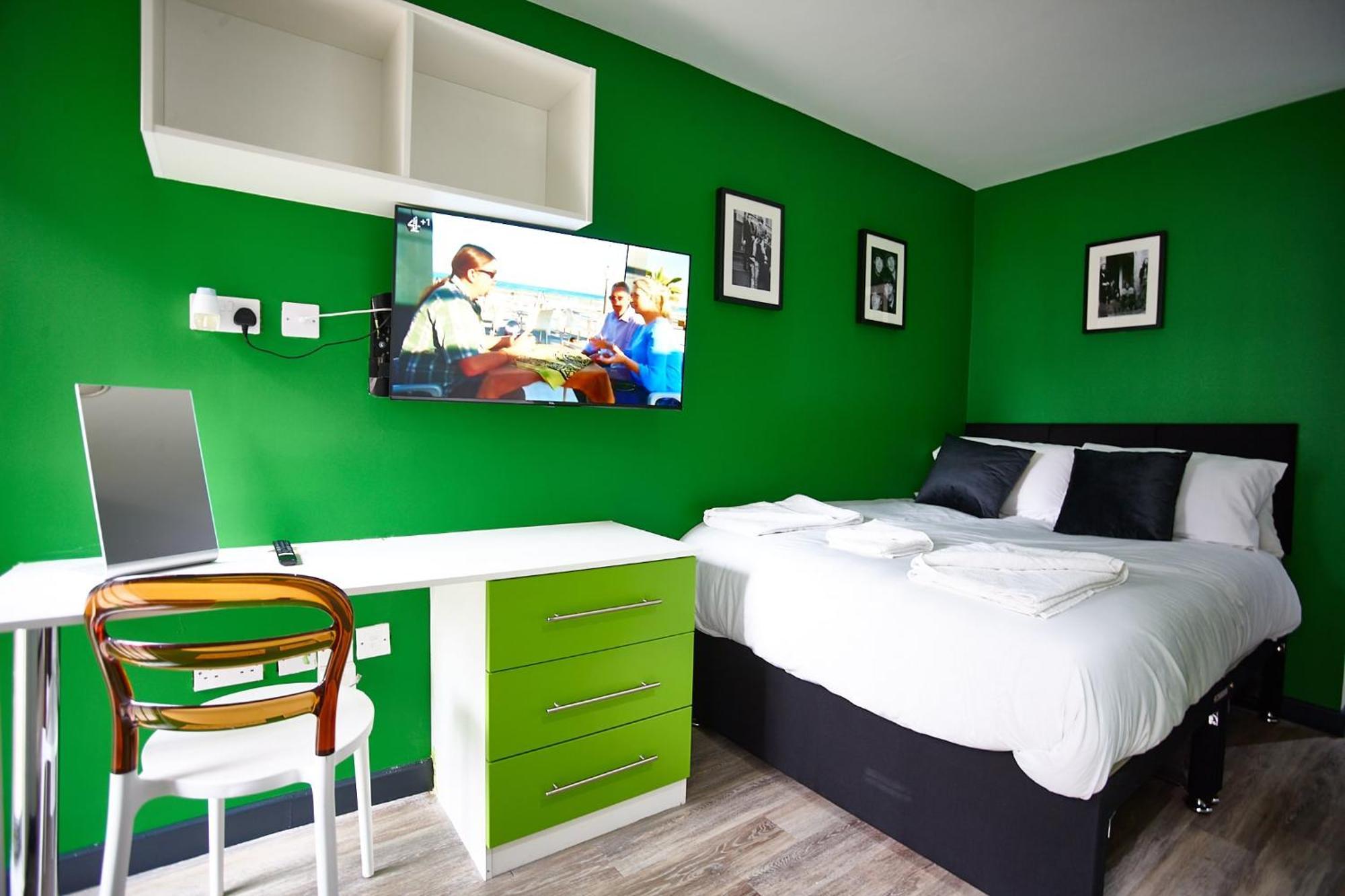 Lennon 4 Bedrooms, 4 Bathrooms * Liverpool