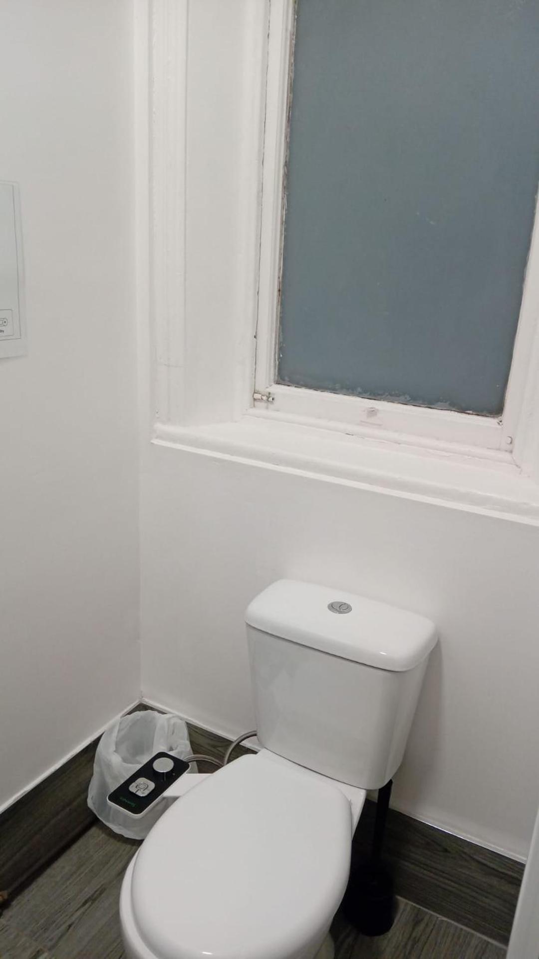 Single With Private Bath Free Street Parking Near Lfc Bed & Breakfast *