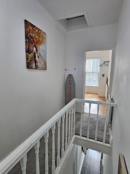 Centre - Comfy 6 Beds - Up To 30 Percent Off - Contractors Delight Apartment