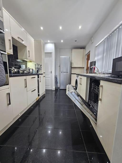 Centre - Comfy 6 Beds - Up To 30 Percent Off - Contractors Delight